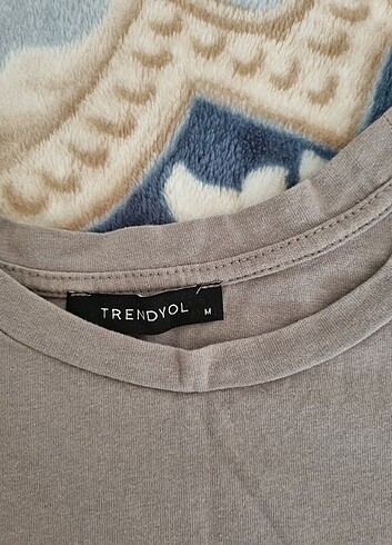 Trendyol & Milla GRİ SIFIR KOL TSHİRT