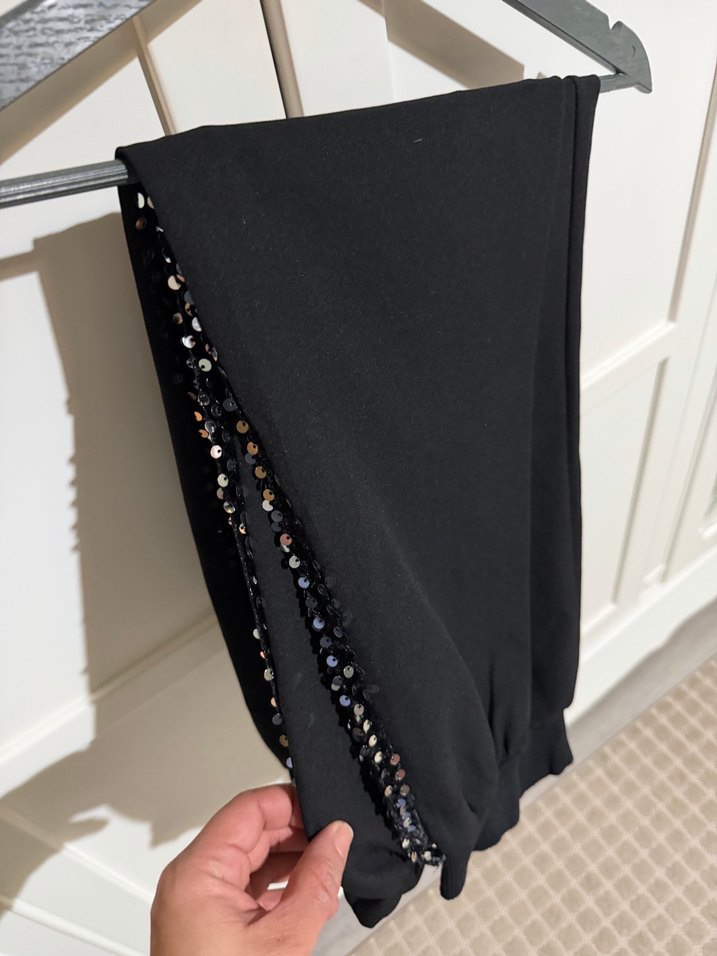 Kadın Siyah Payetli Kapüşonlu Sweatshirt - Görsel 3