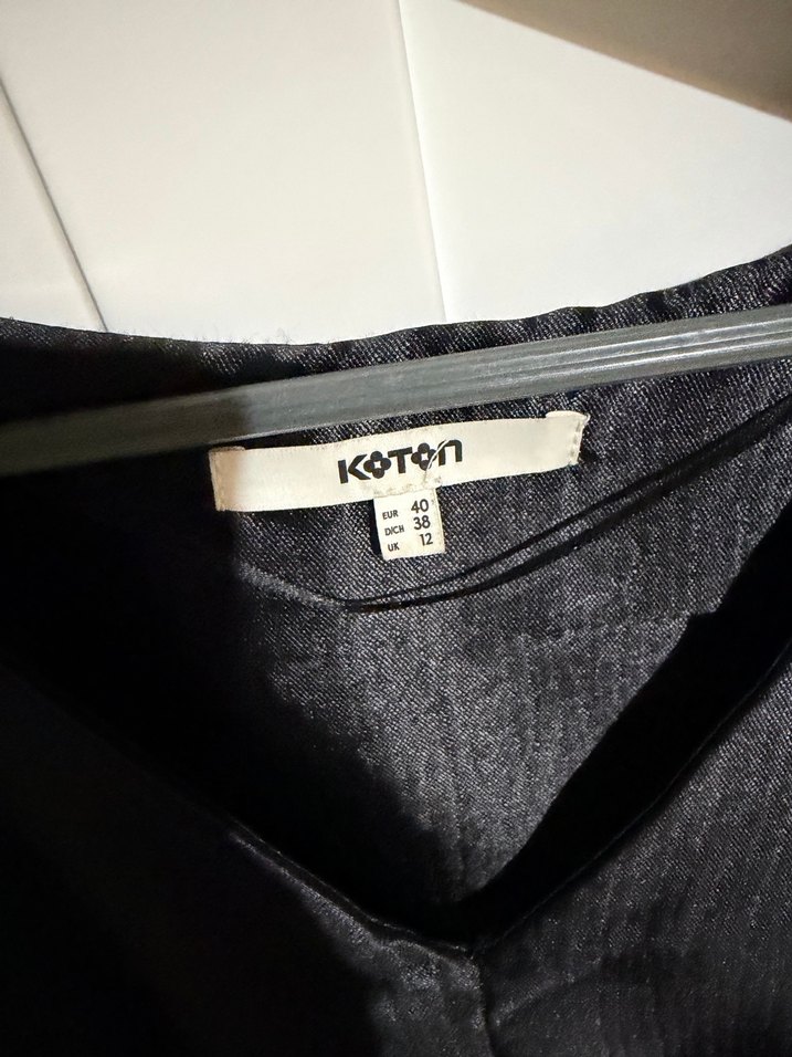 Siyah V Yakalı Fırfırlı Kadın Bluz - Görsel 2