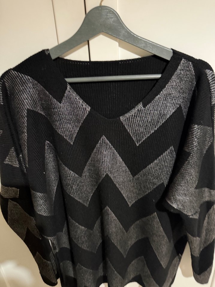 Gri V Yaka Uzun Kollu Örgü Kadın Kazak - Görsel 2