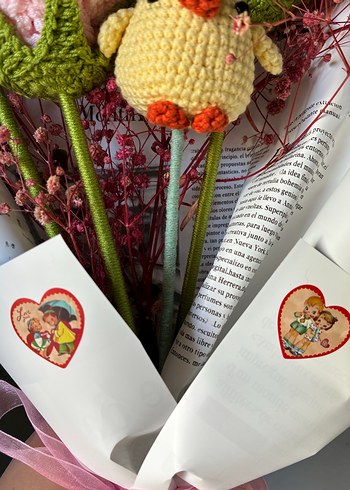  Beden Renk Pembe El Yapımı Örgü Çiçek Buketi