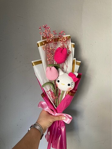 Beden Hello kitty solmayan çiçek buketi