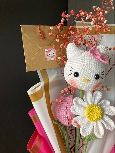  Hello kitty çiçek buketi