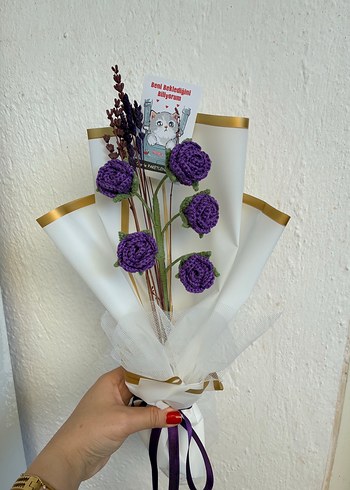 Beden Renk Mor Örgü Çiçekli Hediye Buketi
