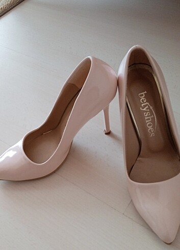 Bambi Pudra 36 nunara stiletto