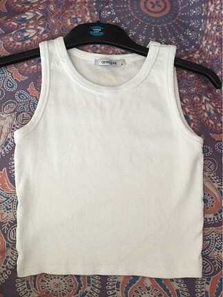 Beyaz crop top
