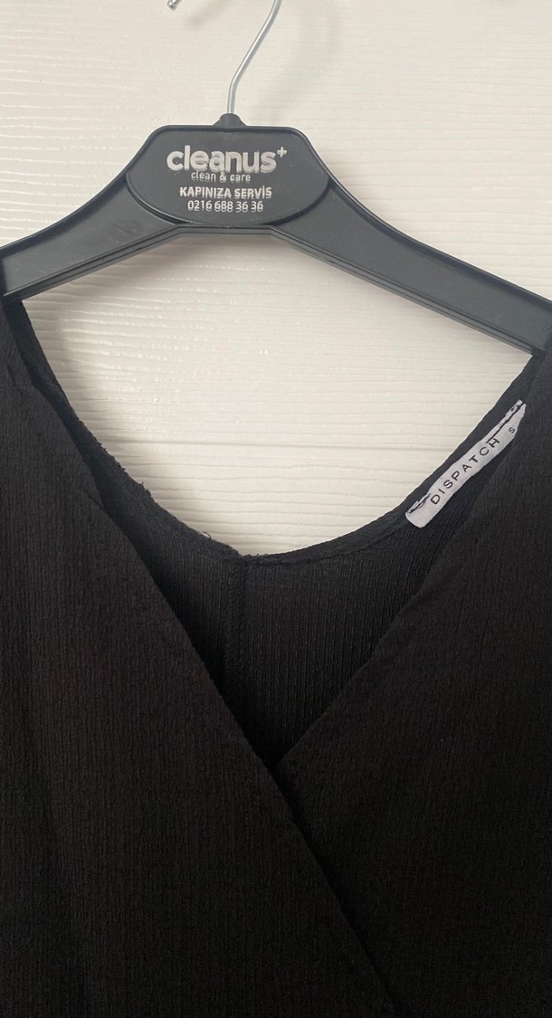 Siyah V Yaka Kısa Kollu Uzun Tulum - Görsel 2