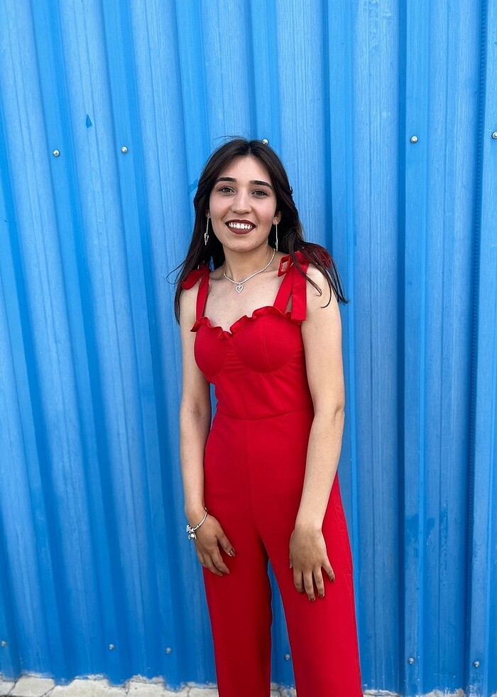 Kırmızı tulum - Görsel 3