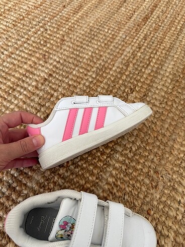 25 Beden beyaz Renk Adidas çocuk ayakkabı
