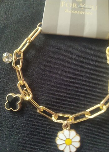 Altın Renk Zincir Detaylı Çiçekli Bileklik - Görsel 3