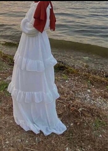 Beyaz şifon elbise