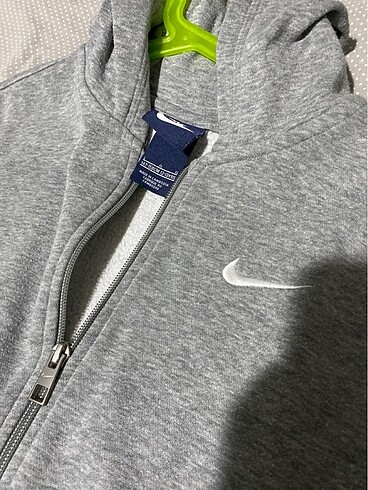 12-13 Yaş Beden Nıke fermuarlı kapşönlü swetshirt
