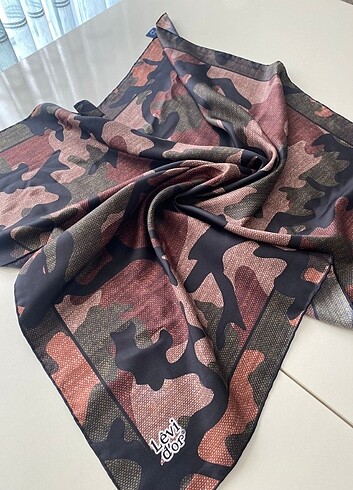 Levidor twill ipek eşarp 