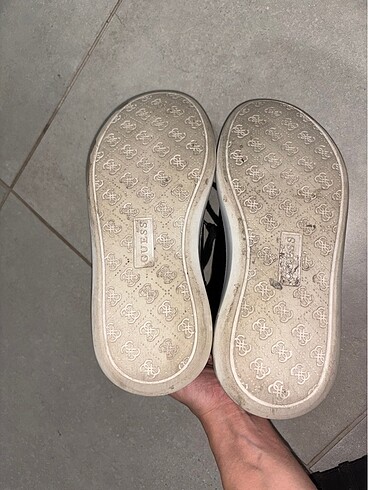 37 Beden siyah Renk Guess spor ayakkabı