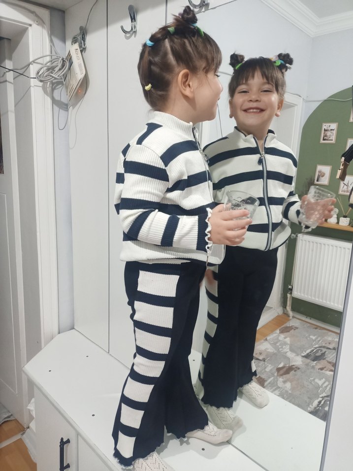 Kızlar için Zebra Desenli Triko Takım - Görsel 3