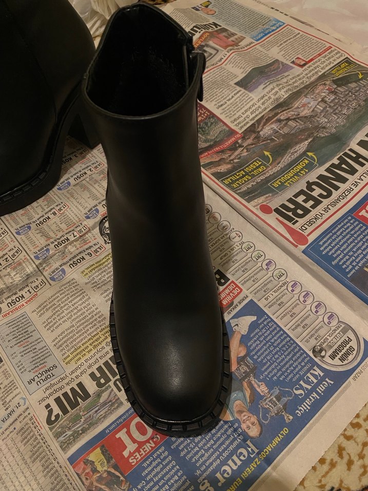 Siyah Deri Fermuarlı Blok Topuklu Bot - Görsel 2