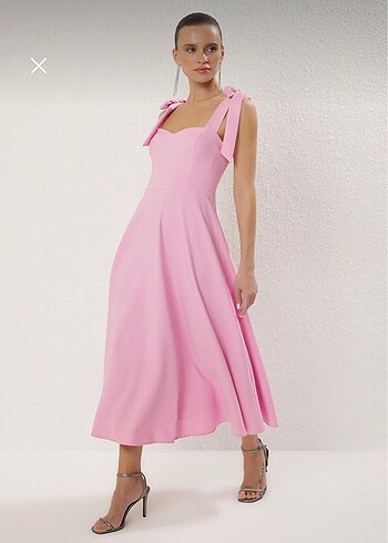 PEMBE A KESİM ELBİSE