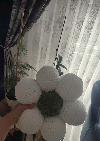 Beden Beyaz Çiçek Desenli Dekoratif Yastık