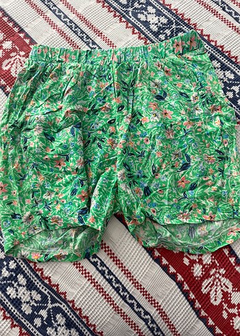 Yeşil Bohem Piliseli Mini Şort