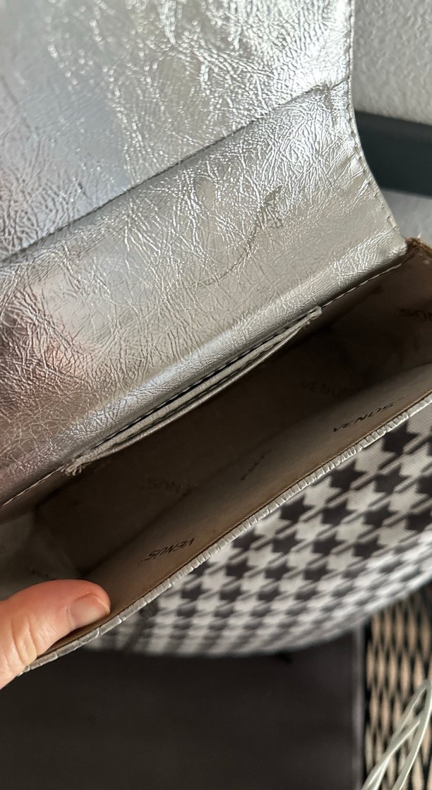 Zincir Detaylı Beyaz Deri Yılan Desenli Çanta - Görsel 3