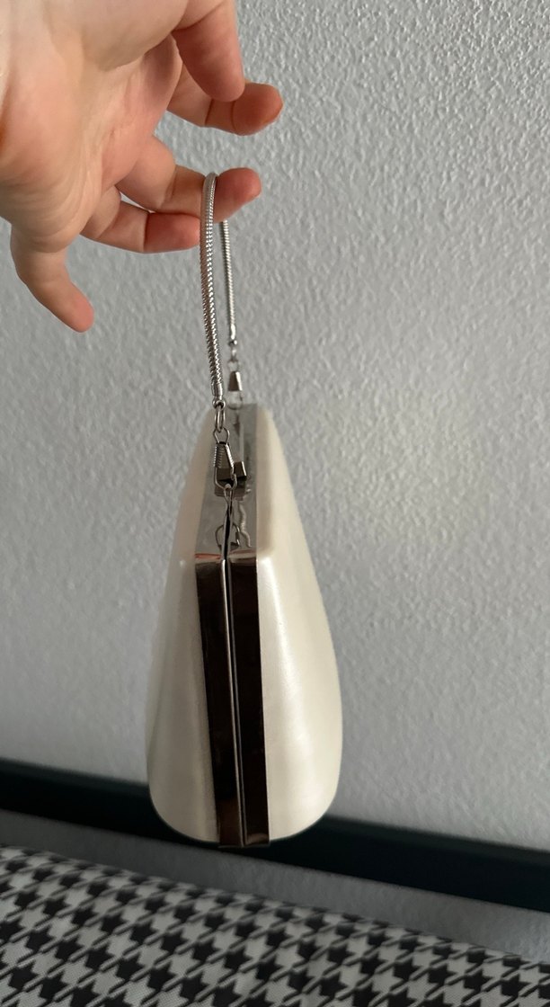 venüs Beyaz Metal Tokalı Kadın Portföy Çanta - Görsel 2