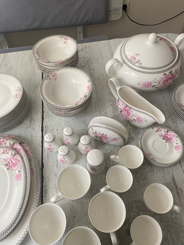 Gül Desenli Beyaz Porselen Yemek Takımı - Görsel 4