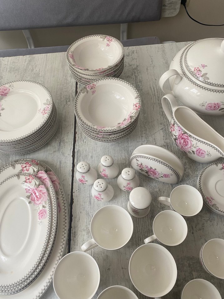 Gül Desenli Beyaz Porselen Yemek Takımı - Görsel 5