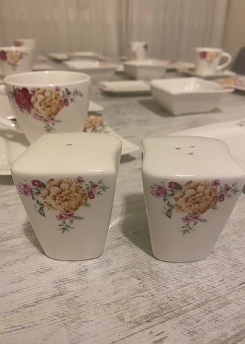 Beyaz Çiçek Desenli Porselen Yemek Takımı - Görsel 8