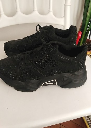 Vans Yüksek Topuklu Siyah Parlak Spor Ayakkabı