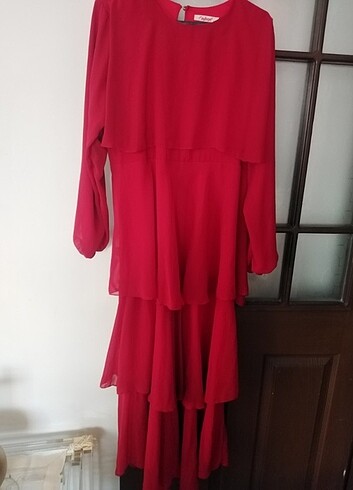 KIRMIZI ŞİFON ELBİSE 