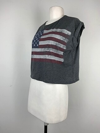 Pull and Bear Pull and Bear T-shirt %70 İndirimli.