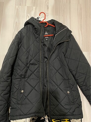 Mavi jeans siyah mont