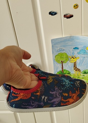 Çocuklar için Renkli Baskılı Kaydırmaz Terlik - Görsel 2