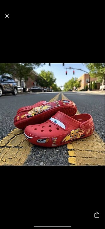 McQuenn Crocs