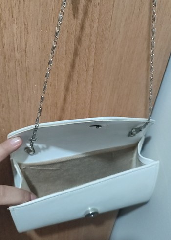 Zincir Detaylı Beyaz Deri Kadın Portföy Çanta - Görsel 2