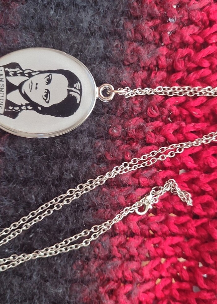 Wednesday kolye - Görsel 2