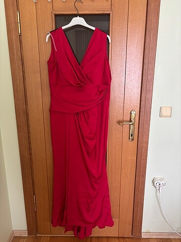 Kırmızı abiye elbise