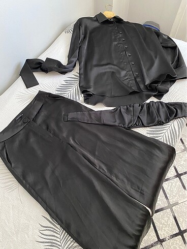 Üçlü takım pantolon büstiyer gömlek
