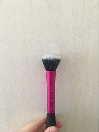 real techniques stippling brush