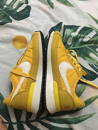 37 Beden sarı Renk Nike spor ayakkabı iki ürün