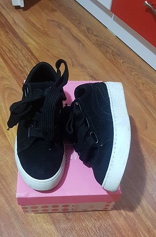 siyah sneaker