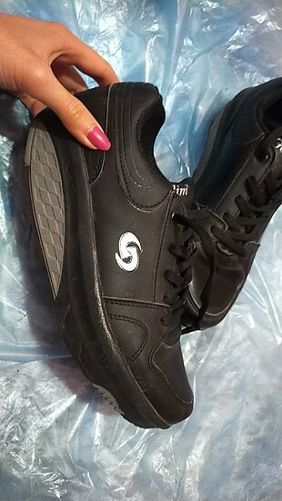 36 Beden siyah Renk Yürüyüş ayakkabısı