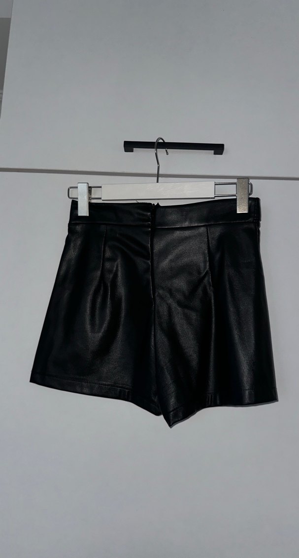 Kemerli Siyah Deri Mini Şort - Görsel 2