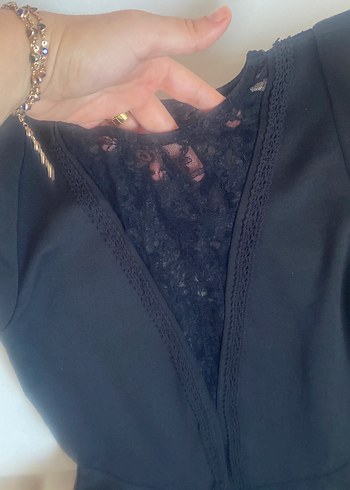 H&M Dantel Detaylı Siyah Midi V Yaka Elbise
