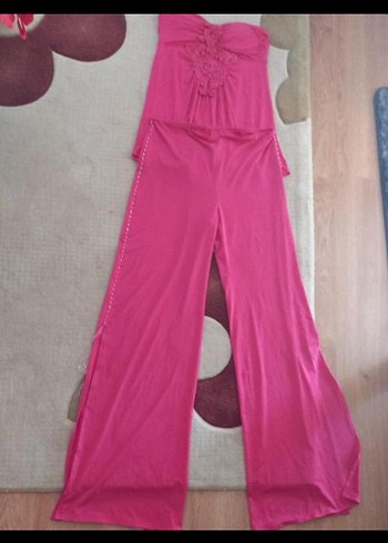 Pembe yırtmaçlı pantolon