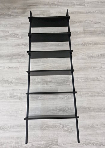 Siyah Çok Katlı Kitaplık
