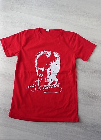 8 Yaş Beden kırmızı Renk Atatürk tişört 
