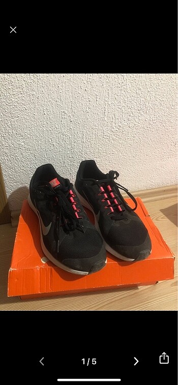 Siyah nike koşu ayakkabısı