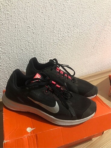 Nike Nike siyah spor ayakkabı pembe