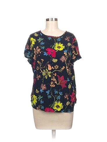 H&M Bluz %70 İndirimli.